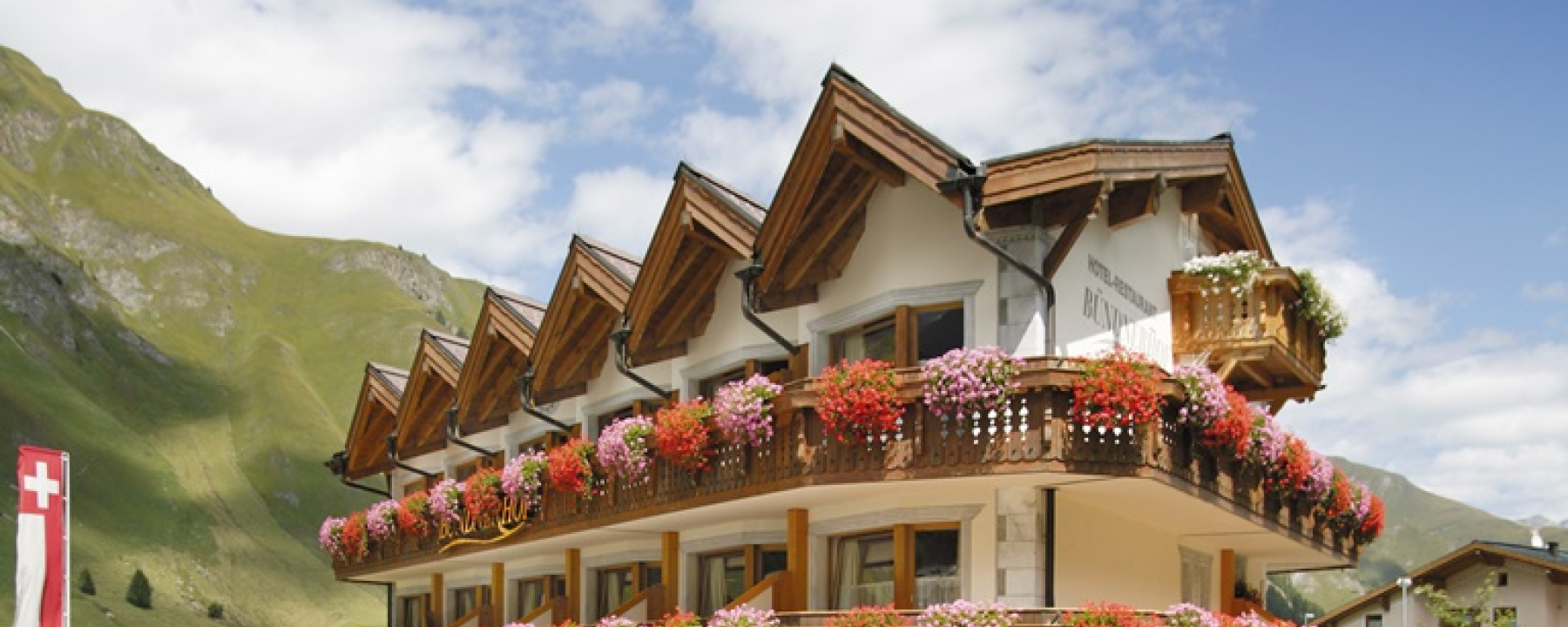 Bündnerhof im Sommer