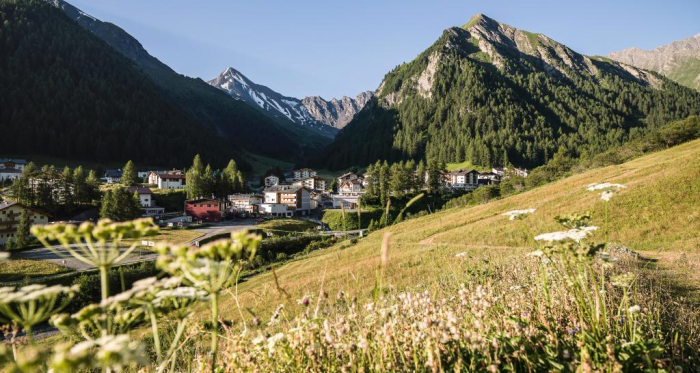Blick über Samnaun Richtung Fuorcla Maisas und Muttler
