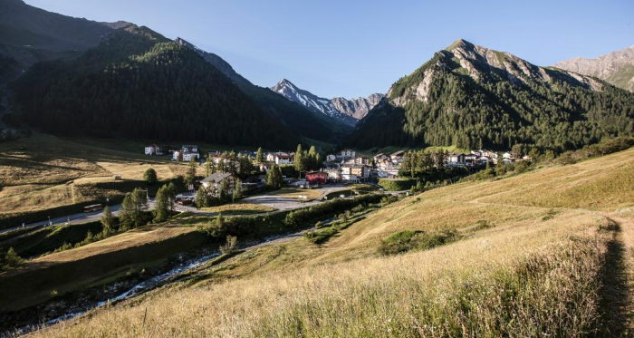 Blick über Samnaun Richtung Fuorcla Maisas und Muttler