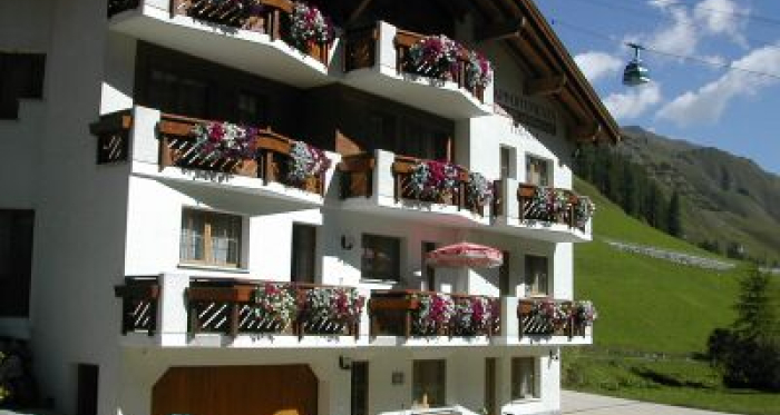 1 Gehminute zu den Seilbahnen Wanderweg direkt ab Haus