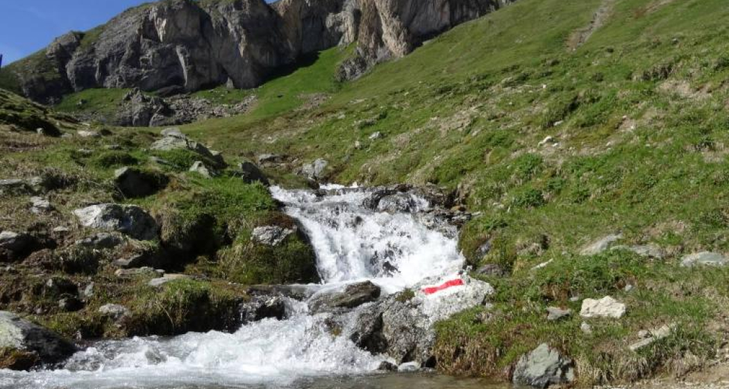 Bei der Alp Bella, Blick auf die Felsformation "Kirchentor" Bei der Alp Bella, Blick auf die Felsformation "Kirchentor"