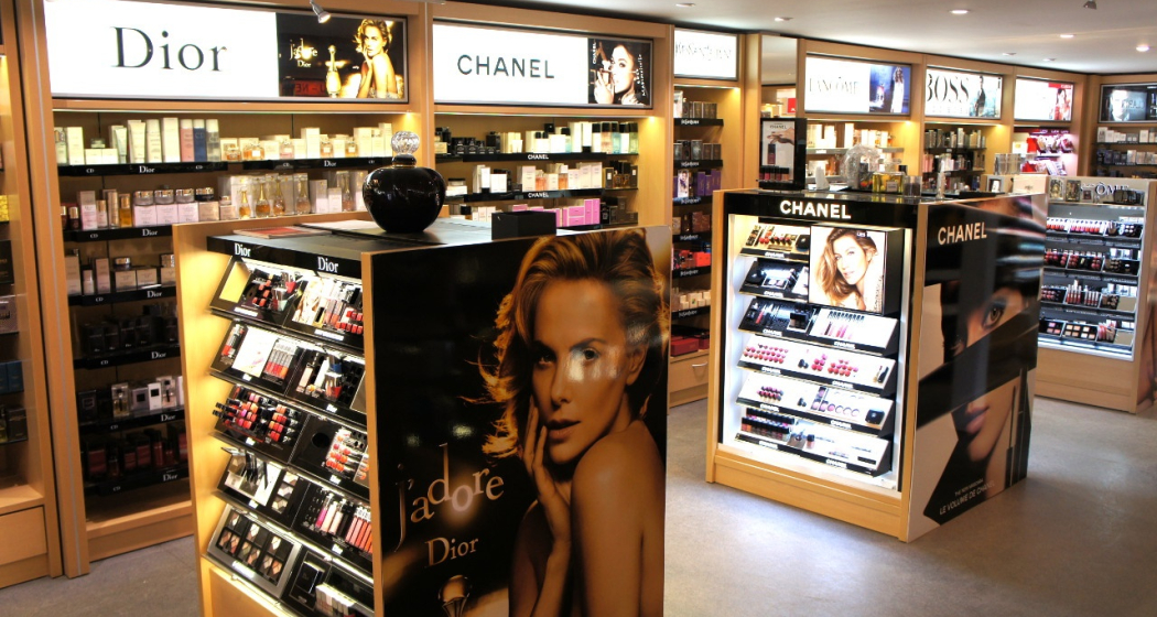 Zollfrei Einkauf Vadret (oua_24118203_image) Zollfrei Einkauf Vadret (oua_24118203_image)