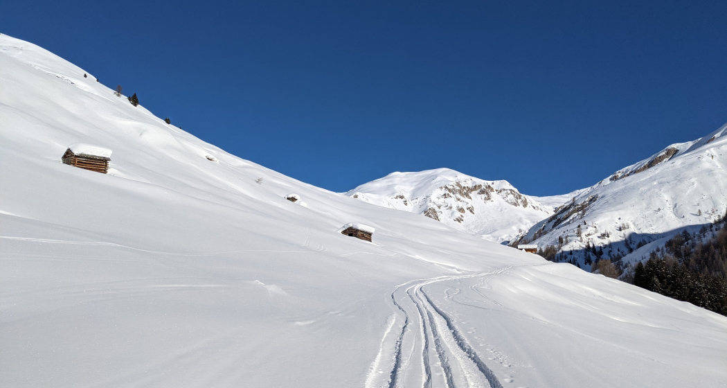 Fahrweg zur Fließer Alpe Fahrweg zur Fließer Alpe