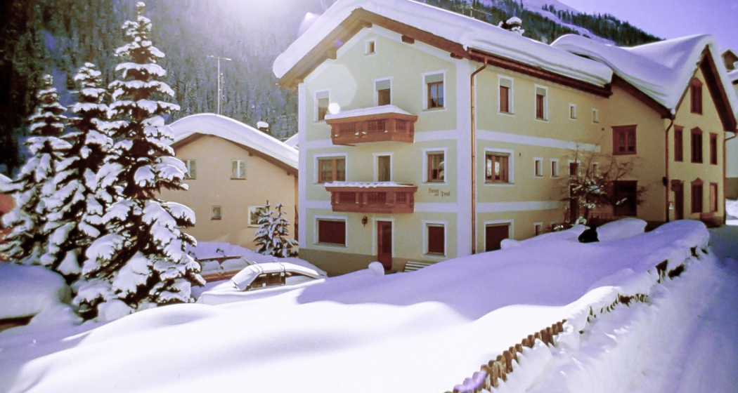 Haus zur Post Samnaun-Compatsch Winter: Maisonette Wohnung für 4-10 Personen Haus zur Post Samnaun-Compatsch Winter: Maisonette Wohnung für 4-10 Personen