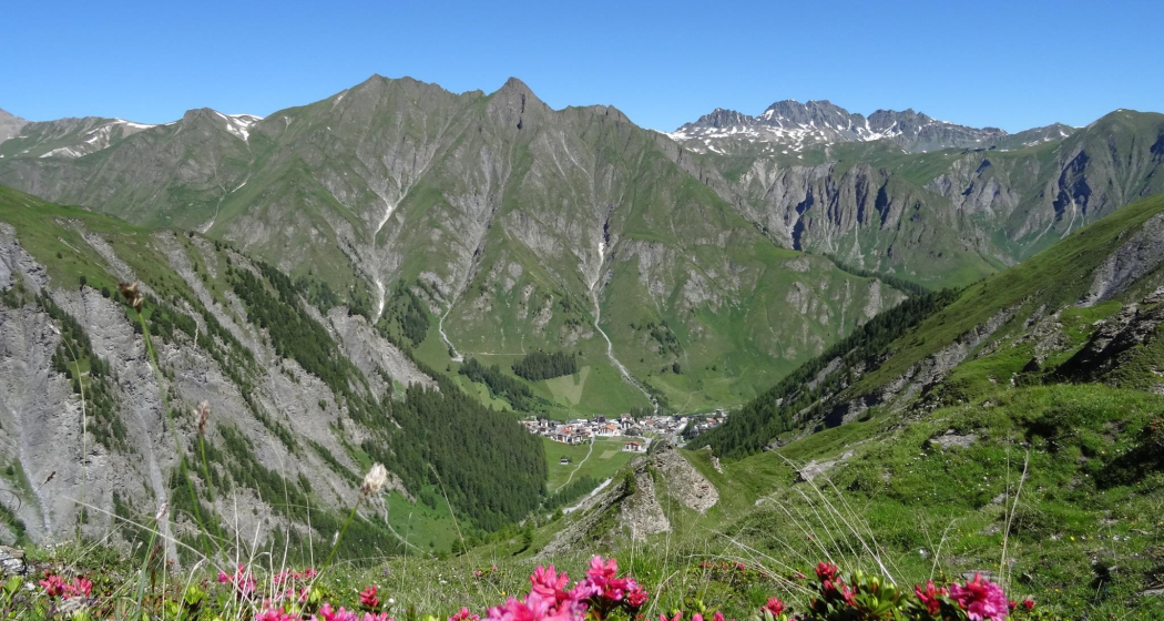 Blick vom Val Maisas auf Samnaun Dorf Blick vom Val Maisas auf Samnaun Dorf