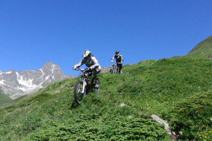 Velill-Trail Expert (oua_15168996_image)