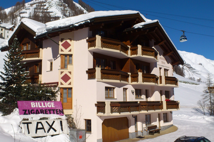 1 Gehminute zu den Seilbahnen Piste / Wanderweg direkt ab Haus...