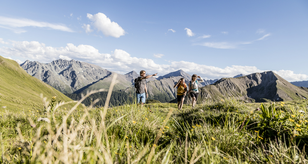 Wandern auf der Alp Bella. Wandern auf der Alp Bella.