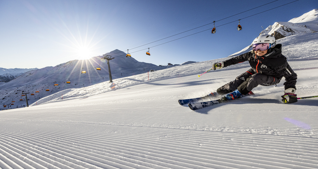 Am 26. November startet Samnaun in den Winter 2026/27. Neuer Twinliner, schneesicheres Skigebiet, Schmuggler-Trophy und Winter-Opening warten.