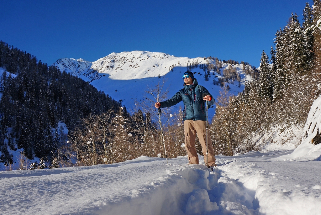 Schneeschuhwandern in Samnaun, Schweiz.