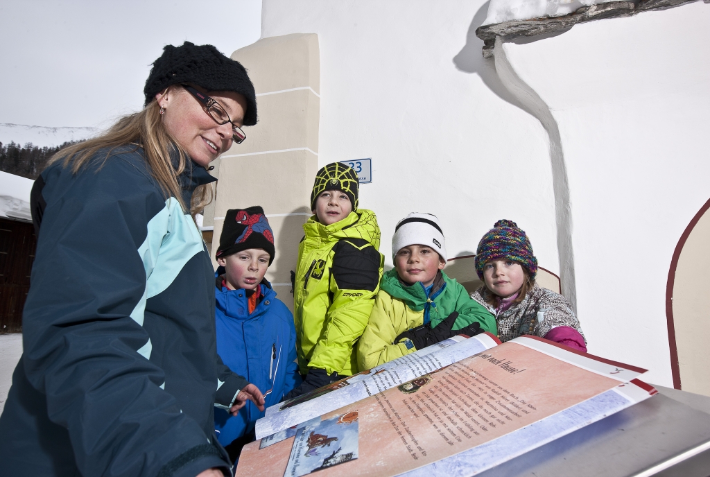 Spielend lernen auf dem Märchenweg in Samnaun