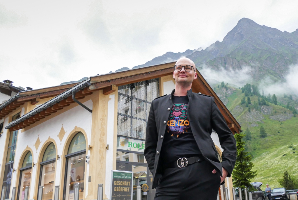 Mathias Leipold in Samnaun mit dem Piz Ot im Hintergrund