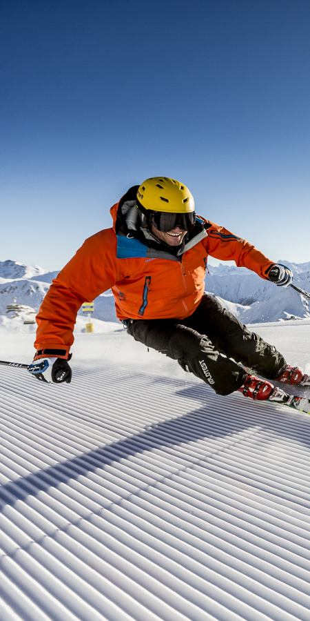 Skifahren im Skigebiet Samnaun, Schweiz.
