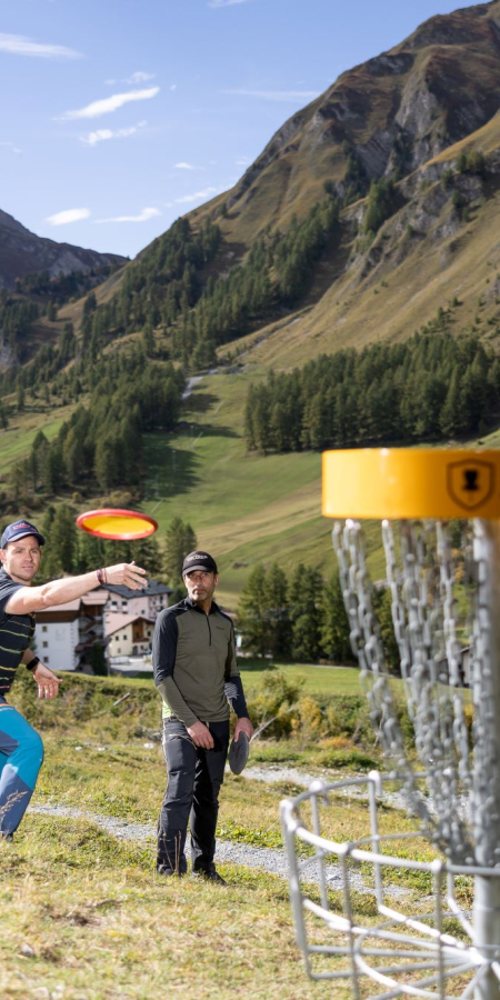 Alex Heis beim Discgolf-Parcours in Samnaun Alex Heis beim Discgolf-Parcours in Samnaun