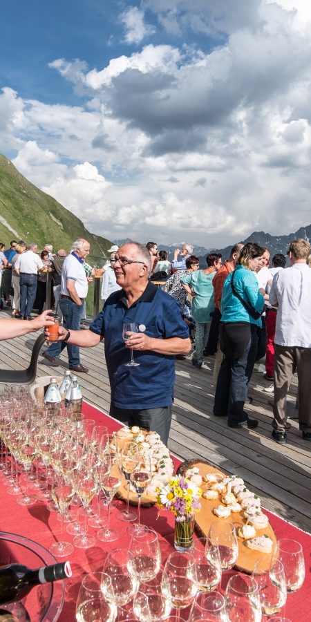 The Graubünden gourmet experience par excellence - the summit pleasure at 2500 m above sea level. The Graubünden gourmet experience par excellence - the summit pleasure at 2500 m above sea level.