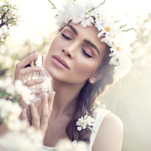In Samnaun zollfrei Parfum und Kosmetik einkaufen. In Samnaun zollfrei Parfum und Kosmetik einkaufen.