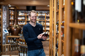 Skifahren und Whisky: Damit kennt sich Marco Tumler aus. Skifahren und Whisky: Damit kennt sich Marco Tumler aus.