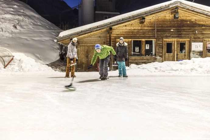 Eisstockschiessen in Samnaun, Schweiz. Eisstockschiessen in Samnaun, Schweiz.