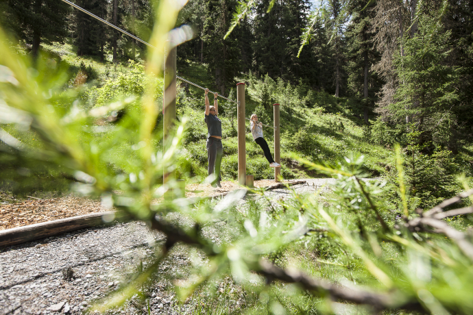 Fitnesstraining im Zurich vitaparcours in Samnaun. Fitnesstraining im Zurich vitaparcours in Samnaun.