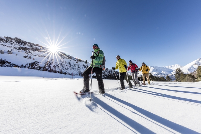 Schneeschuhlaufen in der Ferienregion Engadin Samnaun Val Müstair.