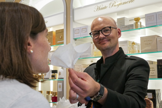 Samnaun ist auch bekannt für seine exklusiven Parfüms.  Samnaun ist auch bekannt für seine exklusiven Parfüms.