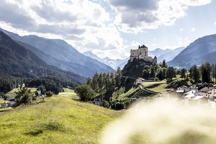 schloss-tarasp-unterengadin-schweiz.jpg