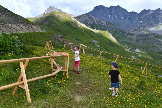 Holzkugelbahn auf dem Alptrider Sattel Holzkugelbahn Sattel