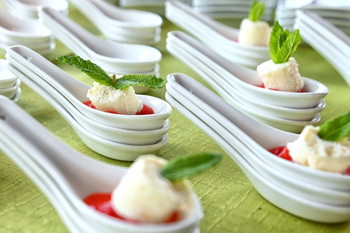 Häppchen beim Gipfelgenuss in Samnaun