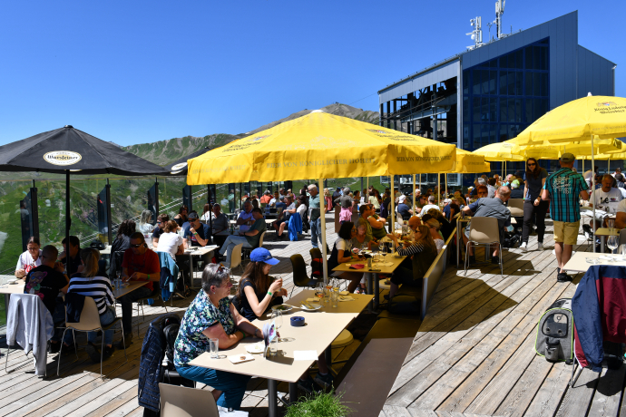 Gipfelgenuss im Panorama Restaurant Sattel