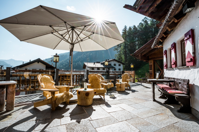 The Schmuggler-Alm celebrates the combination of love of home and natural delicacies The Schmuggler-Alm celebrates the combination of love of home and natural delicacies