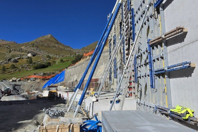 Bau Mittelstation Laret 1.