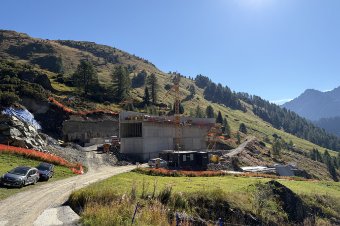 Bau Mittelstation Laret 5.