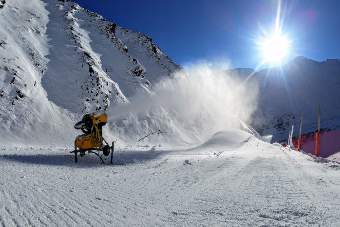 Schneekanone Talbabfahrt Zeblas (Piste 80) Schneekanone Talbabfahrt Zeblas (Piste 80)