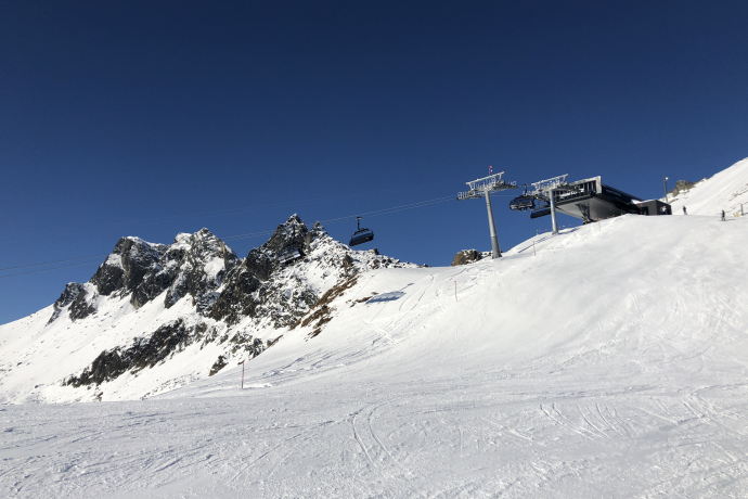 Neue Visnitz Bergstation und Bürkelkopf im Hintergrund Neue Visnitz Bergstation und Bürkelkopf im Hintergrund