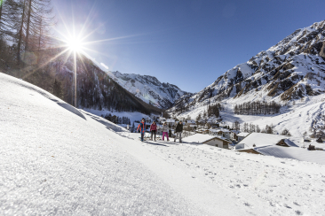 Winterwandern in Samnaun, Schweiz.