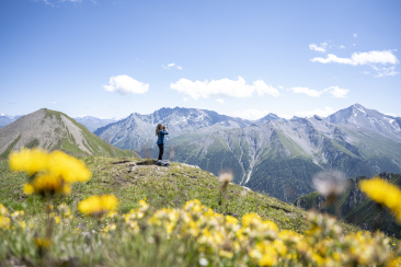 Daniela Peer-Friedli beim Wandern in Samnaun
