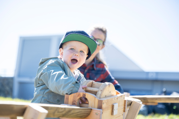 Familienferien Samnaun Sattel Holzkugelbahn Erlebnisse Ferien mit Kindern Familienferien