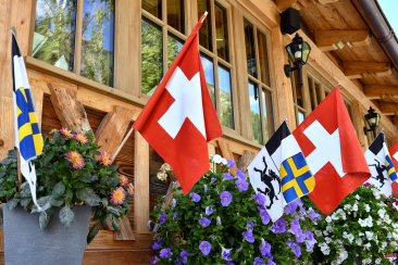 1. August in Samnaun mit Jodelchörli Traditionen Oldtimer Traktoren