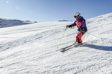 Christian Heis beim Skifahren im Skigebiet Samnaun/Ischgl, der Silvretta Ski-Arena.